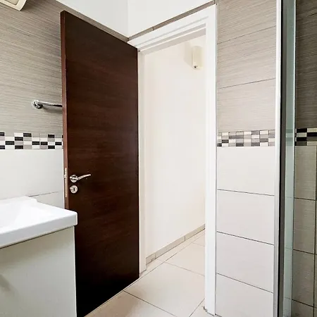Phaedrus Living Ledras Residences 104 Apartment *